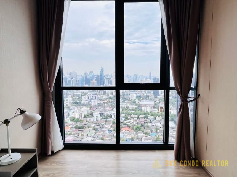 1-Bedroom Condo for Rent at OKA HAUS Sukhumvit 36 (35 sqm) — Thonglor BTS
