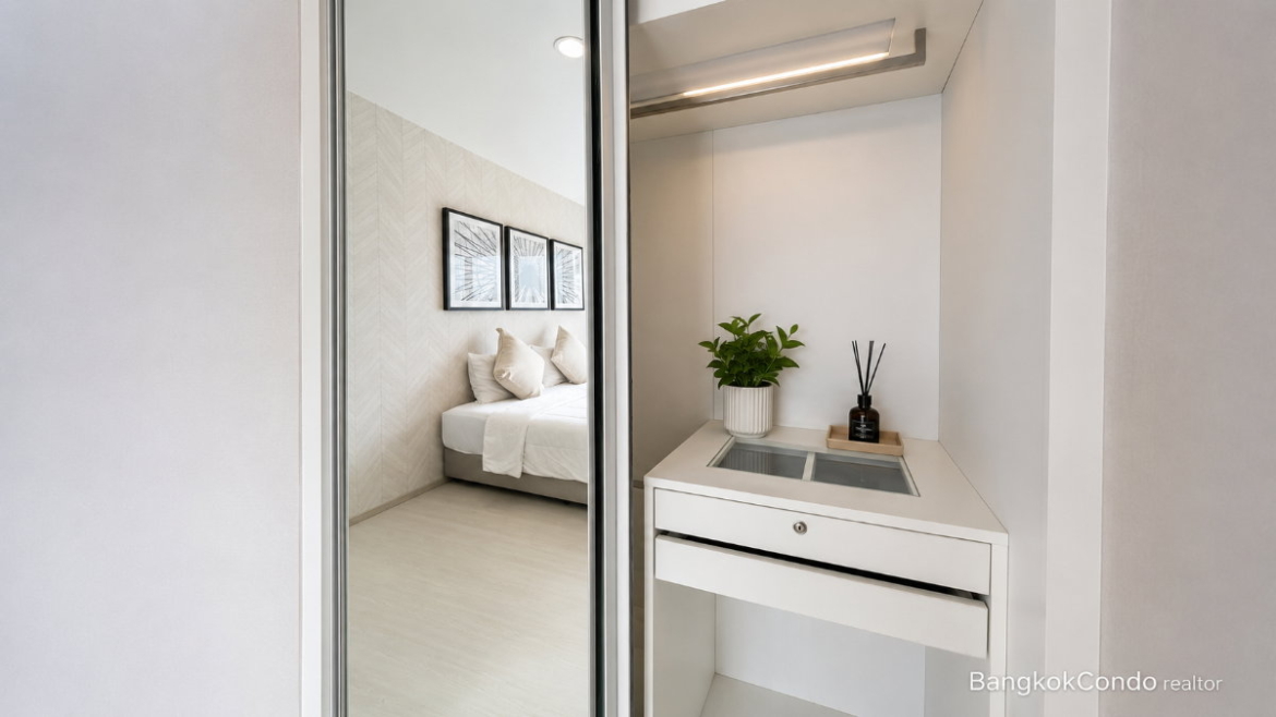 1-Bedroom Condo for Rent at Rhythm Sukhumvit 42 (48 sqm) — Ekkamai BTS