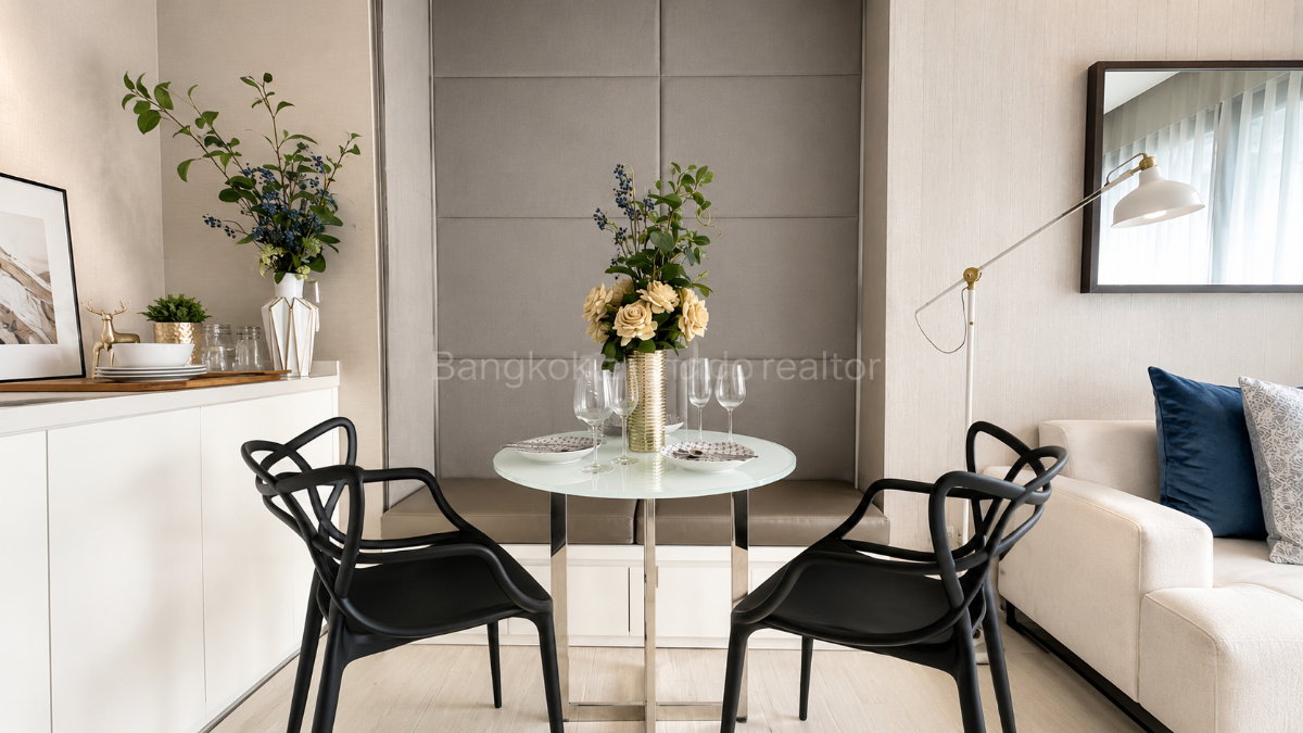 1-Bedroom Condo for Rent at Rhythm Sukhumvit 42 (48 sqm) — Ekkamai BTS