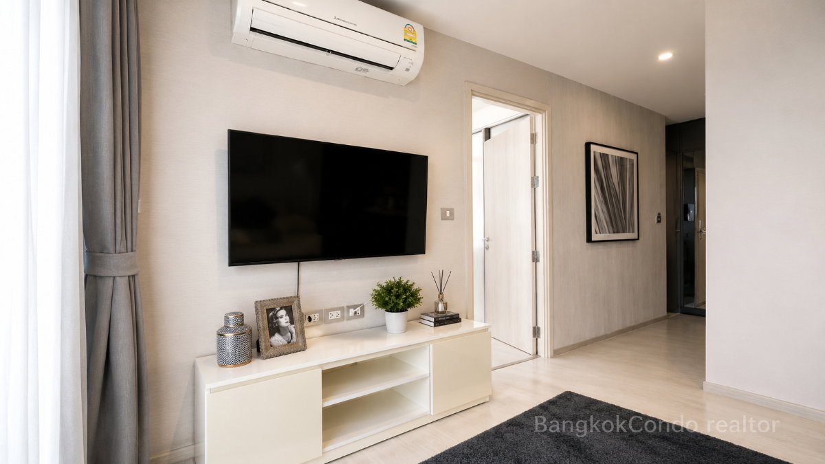 1-Bedroom Condo for Rent at Rhythm Sukhumvit 42 (48 sqm) — Ekkamai BTS