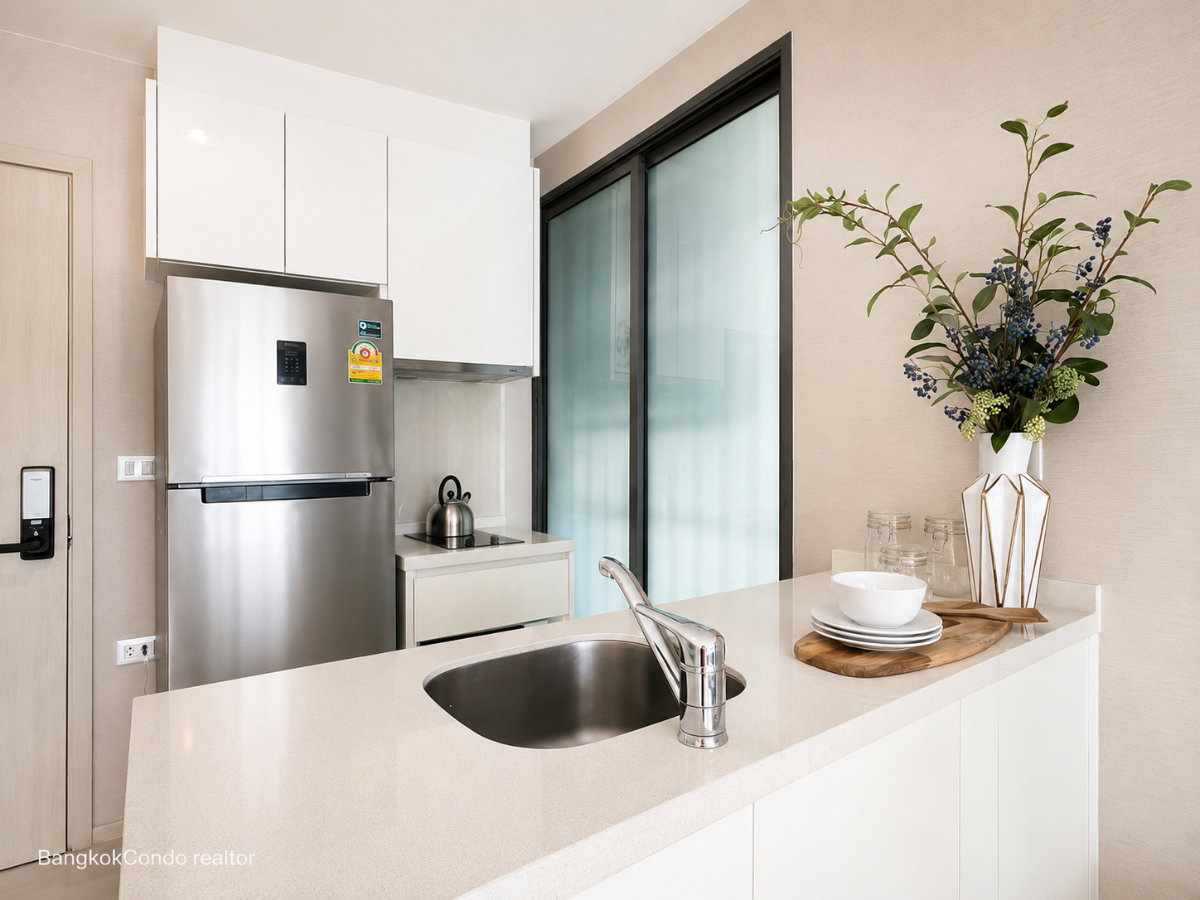 1-Bedroom Condo for Rent at Rhythm Sukhumvit 42 (48 sqm) — Ekkamai BTS