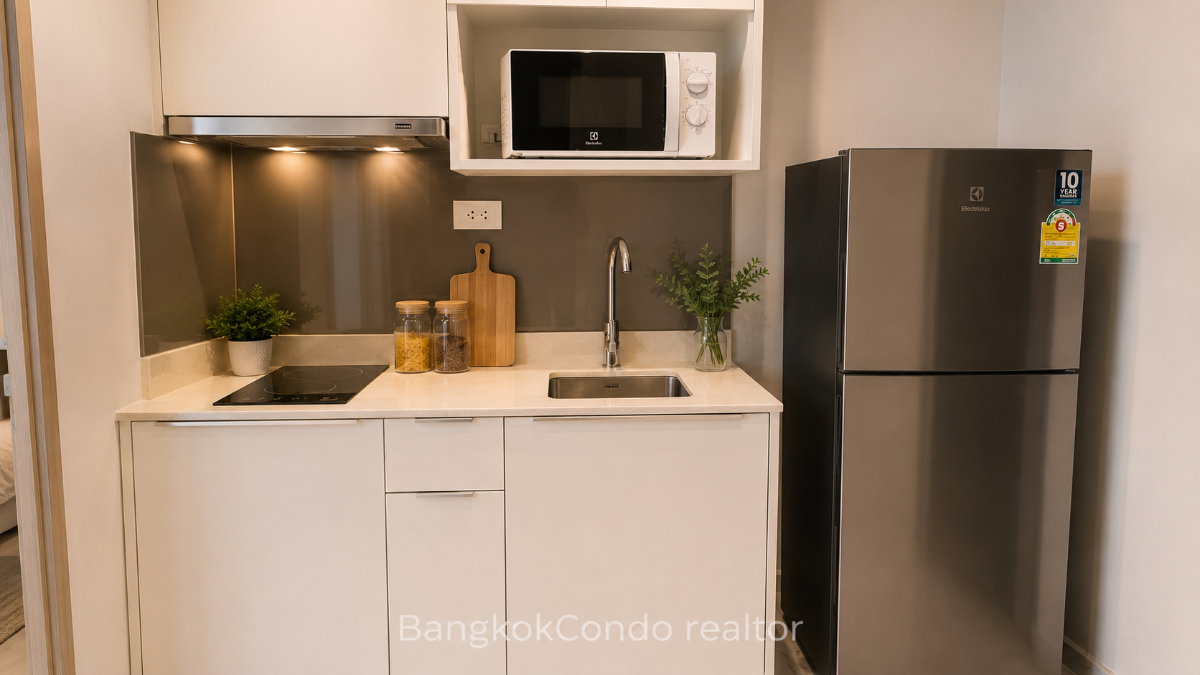 1-Bedroom Condo for Rent at IDEO Mobi Sukhumvit 66 (35 sqm) — Bang Chak BTS