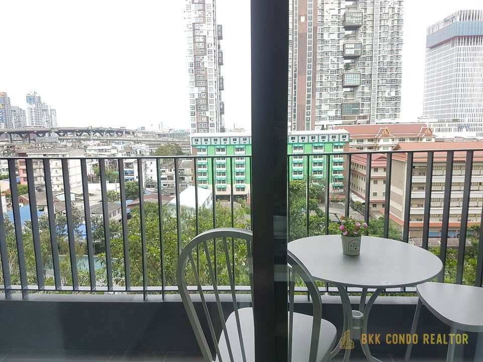 2-Bedroom Condo for Rent at Ideo O2 (53 sqm) — Bangna BTS