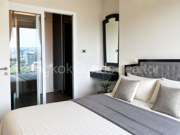 1-Bedroom Condo for Rent at The Crest Sukhumvit 34 (35 sqm) — Phrom Phong BTS