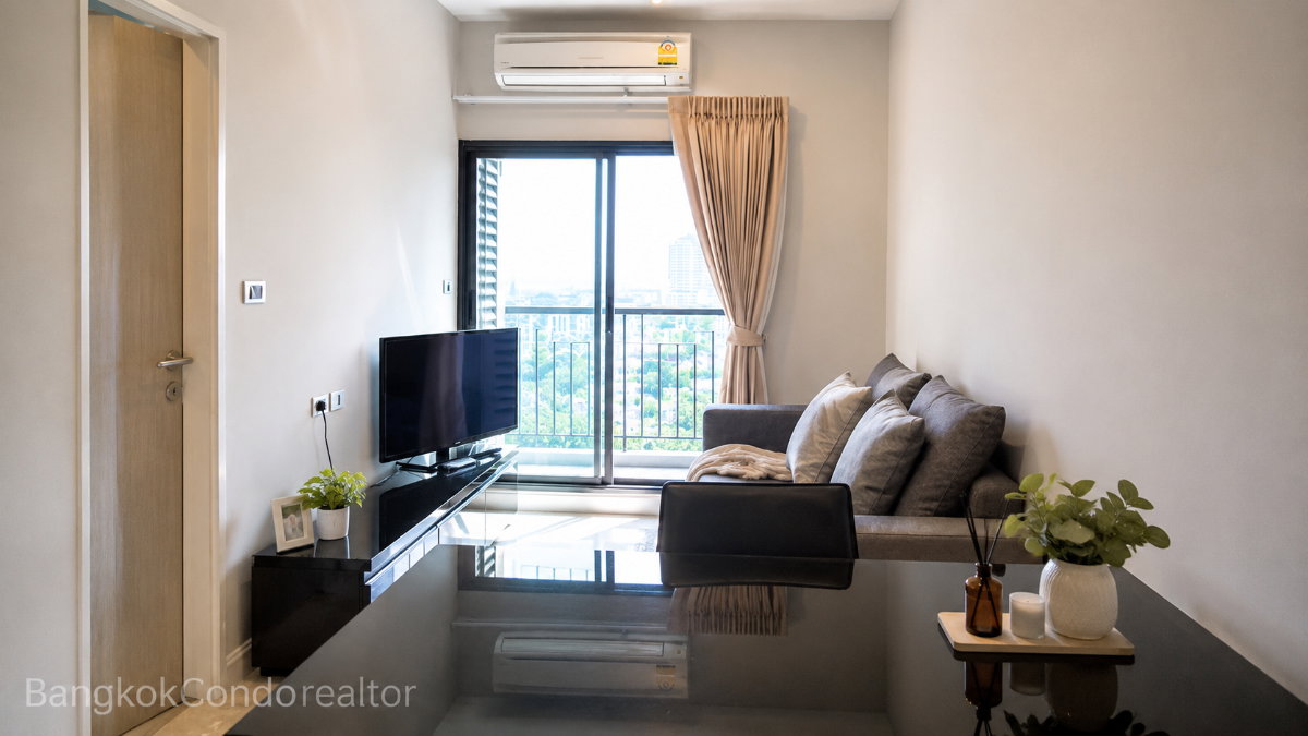 1-Bedroom Condo for Rent at The Crest Sukhumvit 34 (35 sqm) — Phrom Phong BTS
