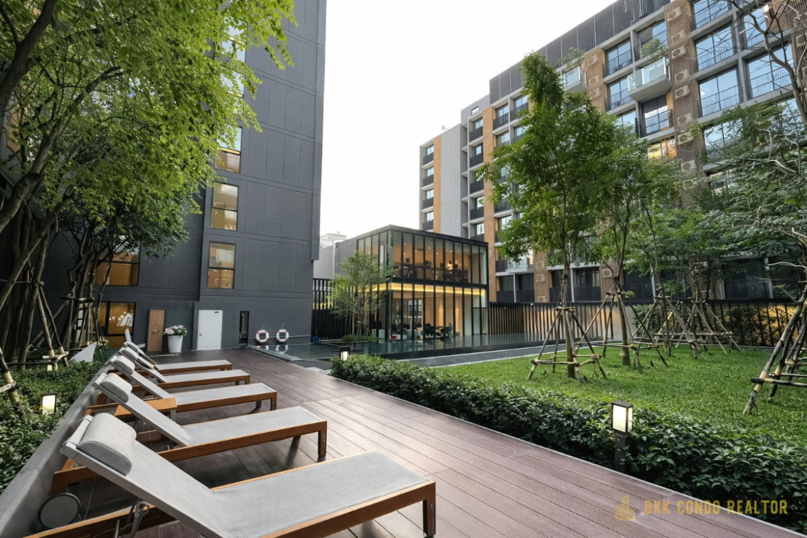 1-Bedroom Condo for Rent at Noble Ambience Sukhumvit 42 (42 sqm) — Ekkamai BTS