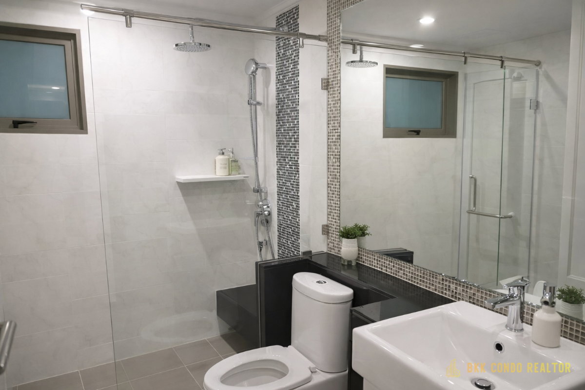 2-Bedroom Condo for Rent at Supalai Oriental Sukhumvit 39 (66 sqm) — Phrom Phong BTS
