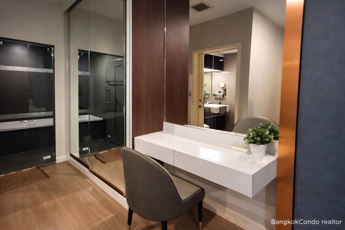 1-Bedroom Condo for Rent at The Crest Sukhumvit 34 (45 sqm) — Phrom Phong BTS