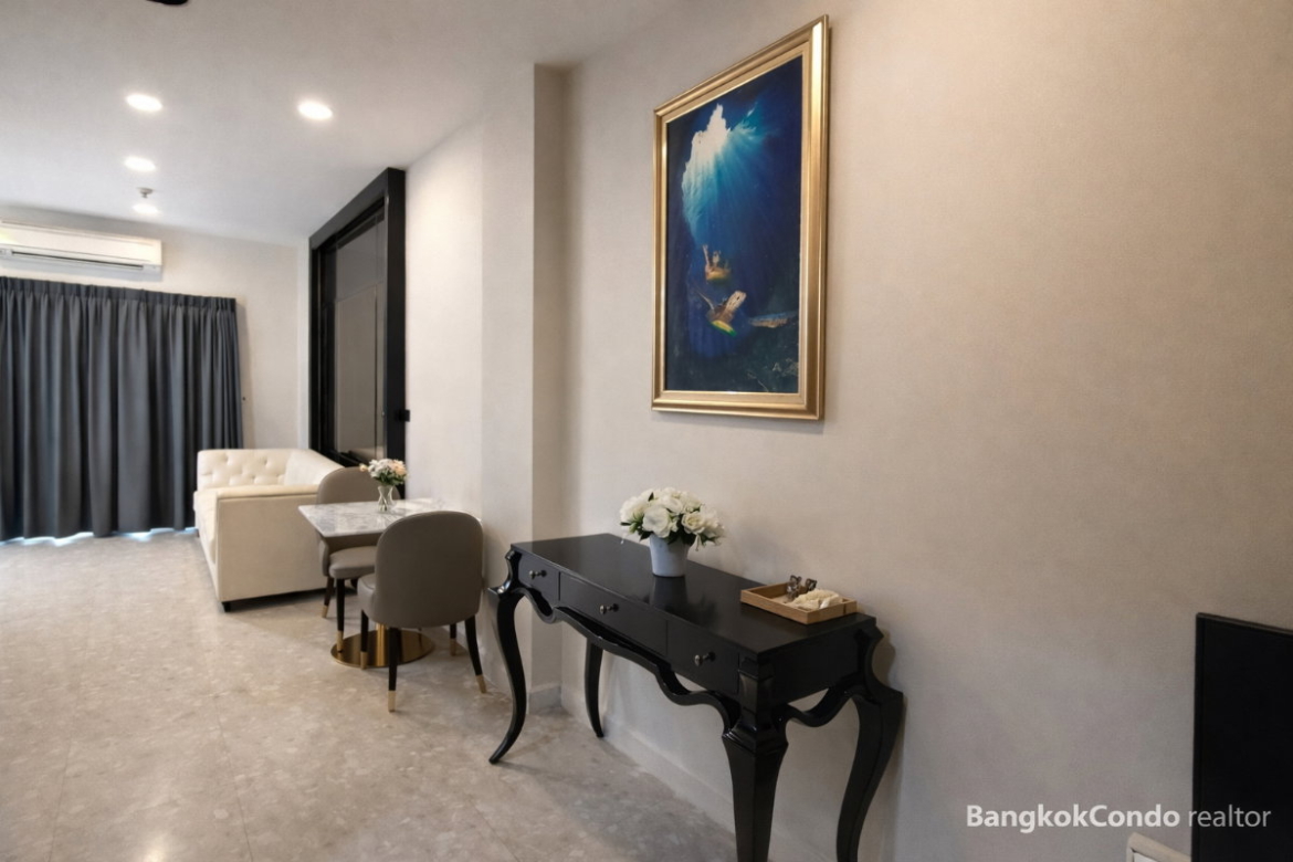 1-Bedroom Condo for Rent at The Crest Sukhumvit 34 (45 sqm) — Phrom Phong BTS