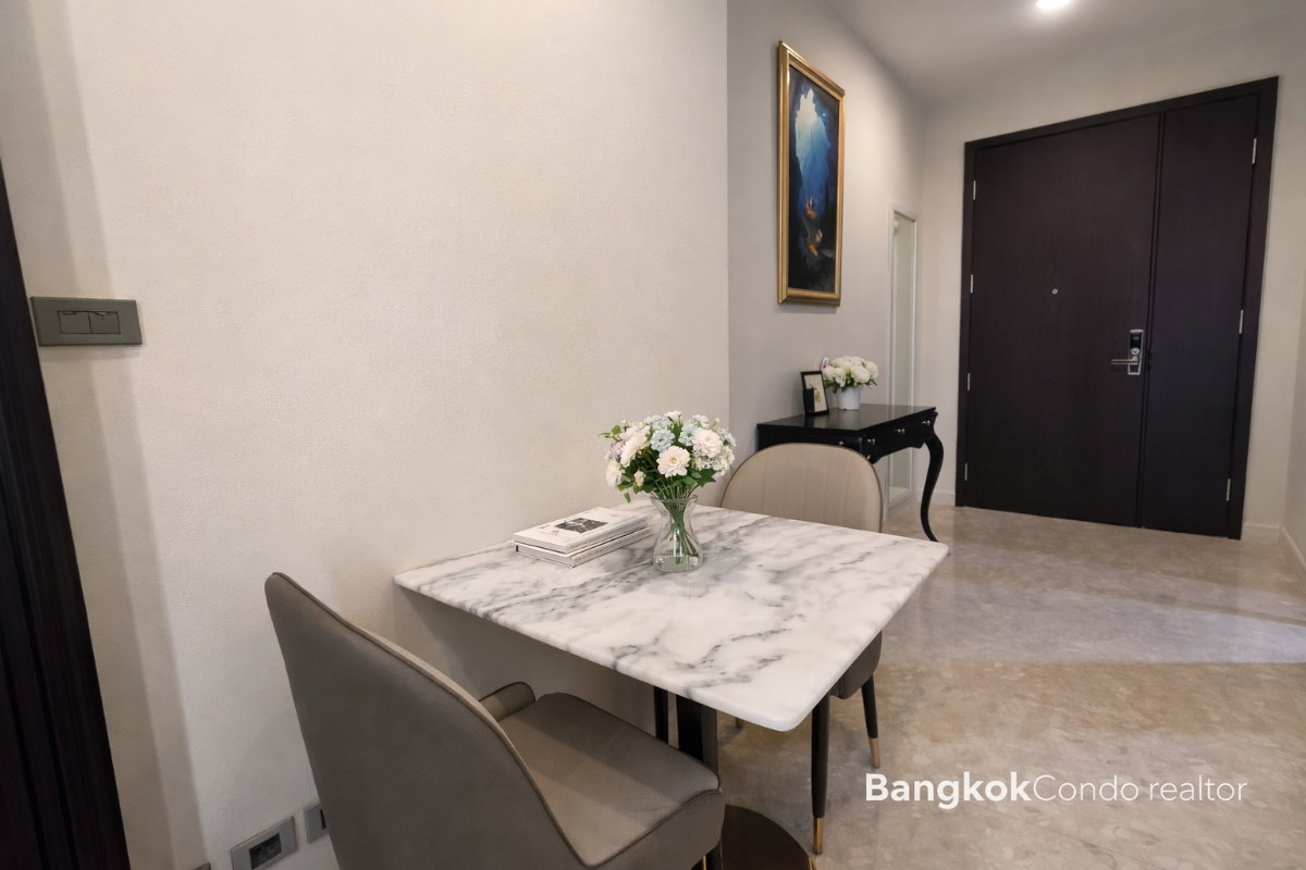 1-Bedroom Condo for Rent at The Crest Sukhumvit 34 (45 sqm) — Phrom Phong BTS