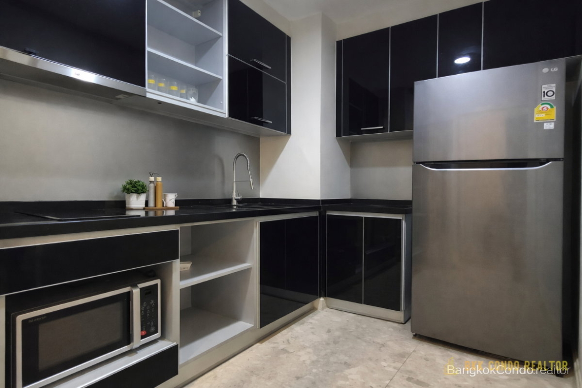 1-Bedroom Condo for Rent at The Crest Sukhumvit 34 (45 sqm) — Phrom Phong BTS