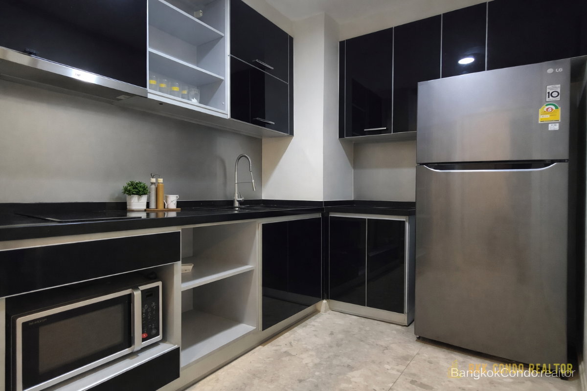 1-Bedroom Condo for Rent at The Crest Sukhumvit 34 (45 sqm) — Phrom Phong BTS