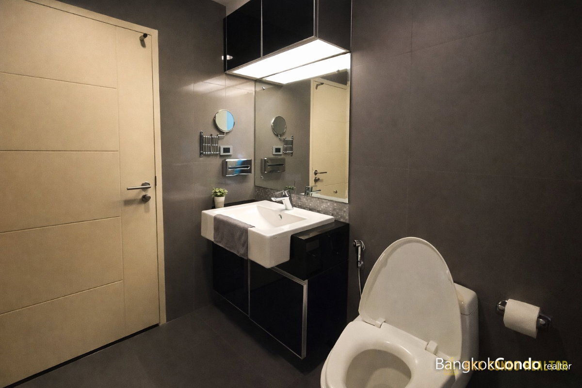 1-Bedroom Condo for Rent at The Crest Sukhumvit 34 (45 sqm) — Phrom Phong BTS