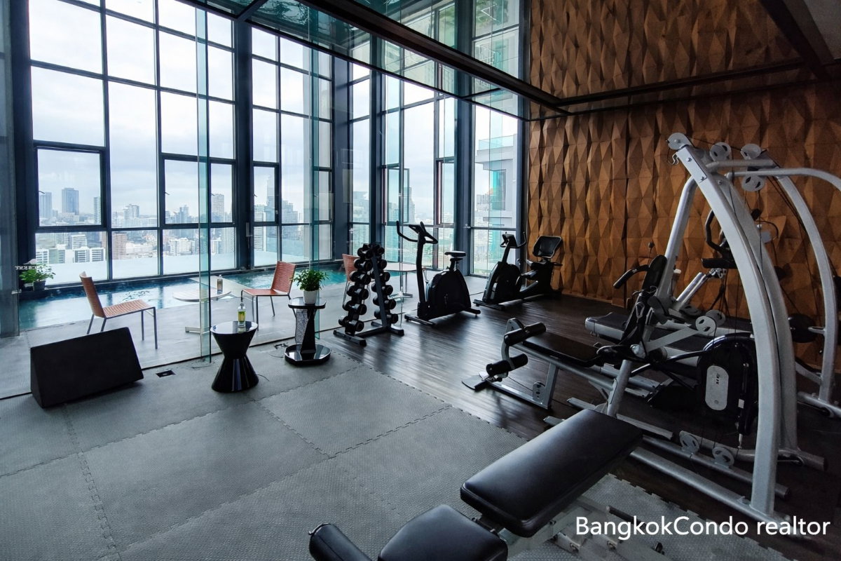 1-Bedroom Condo for Rent at The Crest Sukhumvit 34 (45 sqm) — Phrom Phong BTS