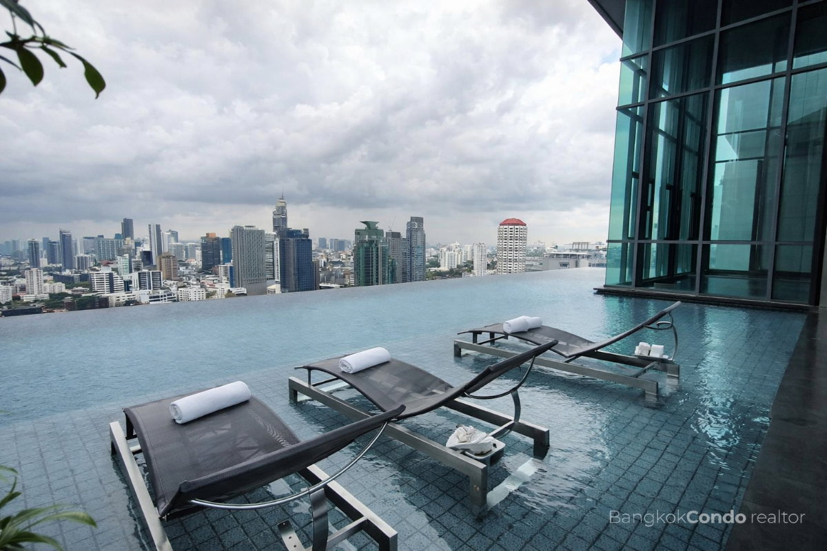 1-Bedroom Condo for Rent at The Crest Sukhumvit 34 (45 sqm) — Phrom Phong BTS