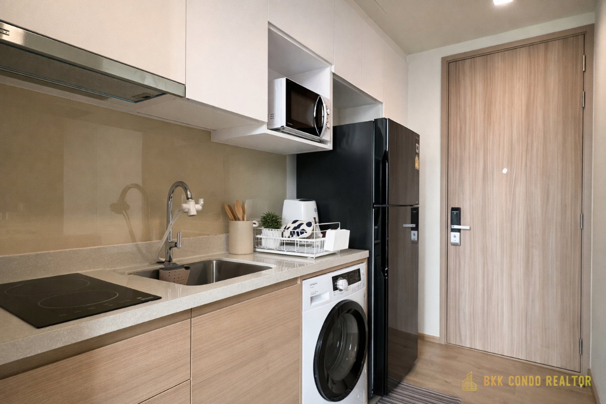 1-Bedroom Condo for Rent at Noble Around Sukhumvit 33 (28 sqm) — Phrom Phong BTS