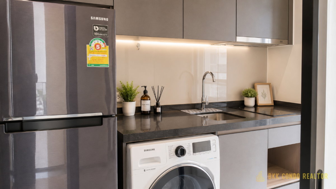 1-Bedroom Condo for Rent at Rhythm Asoke (31 sqm) — Asoke BTS