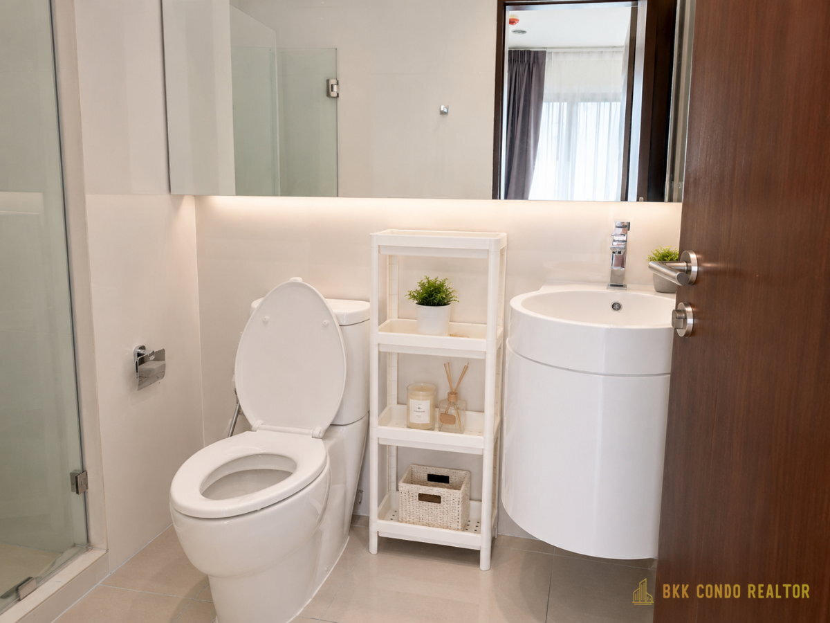 1-Bedroom Condo for Rent at Rhythm Asoke (31 sqm) — Asoke BTS