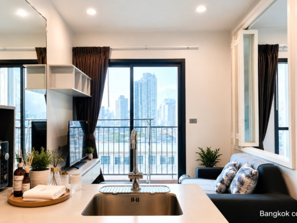 1-Bedroom Condo for Rent at Wyne Sukhumvit (30 sqm) — Phra Khanong BTS