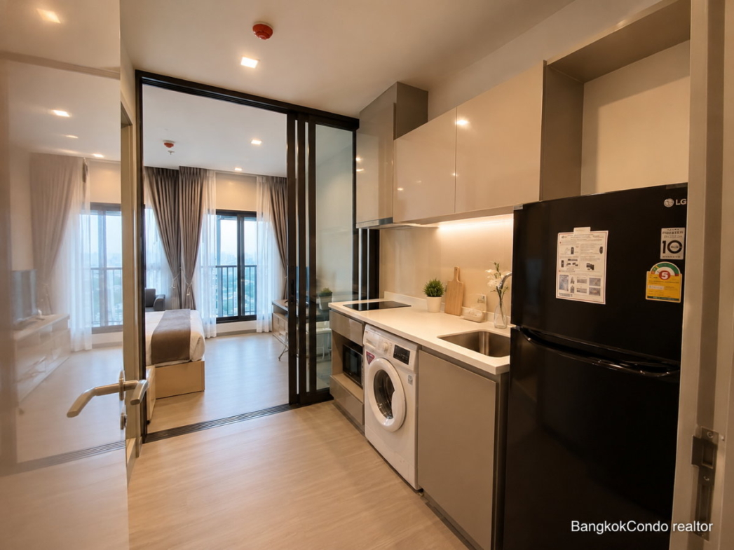 1-Bedroom Condo for Rent at Life Sukhumvit 62 (30 sqm) — Bang Chak BTS