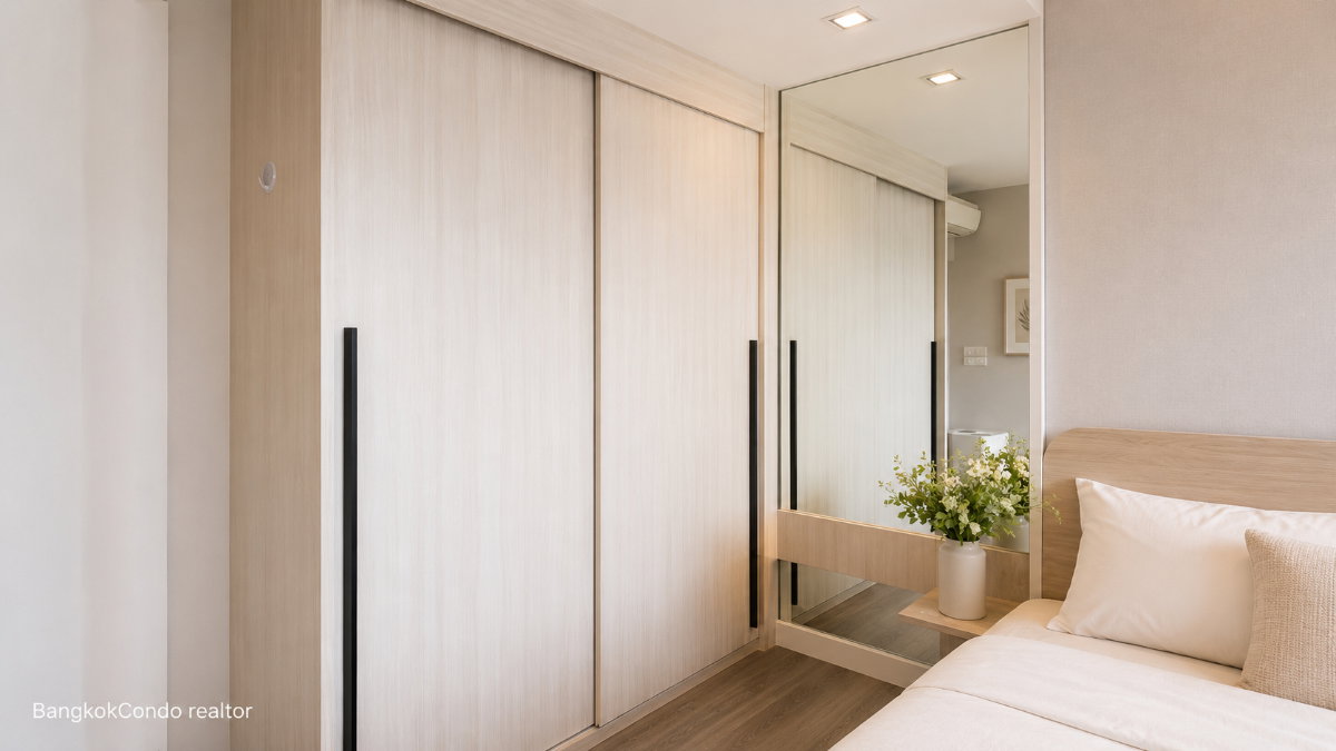 1-Bedroom Condo for Rent at The Room Sukhumvit 40 (44 sqm) — Ekkamai BTS