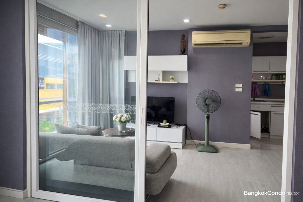1-Bedroom Condo for Rent at The Room Sukhumvit 64 (43 sqm) — Bang Chak BTS