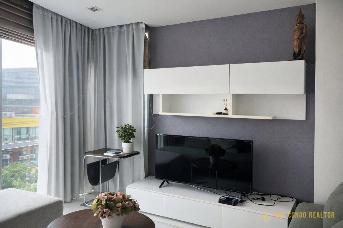 1-Bedroom Condo for Rent at The Room Sukhumvit 64 (43 sqm) — Bang Chak BTS