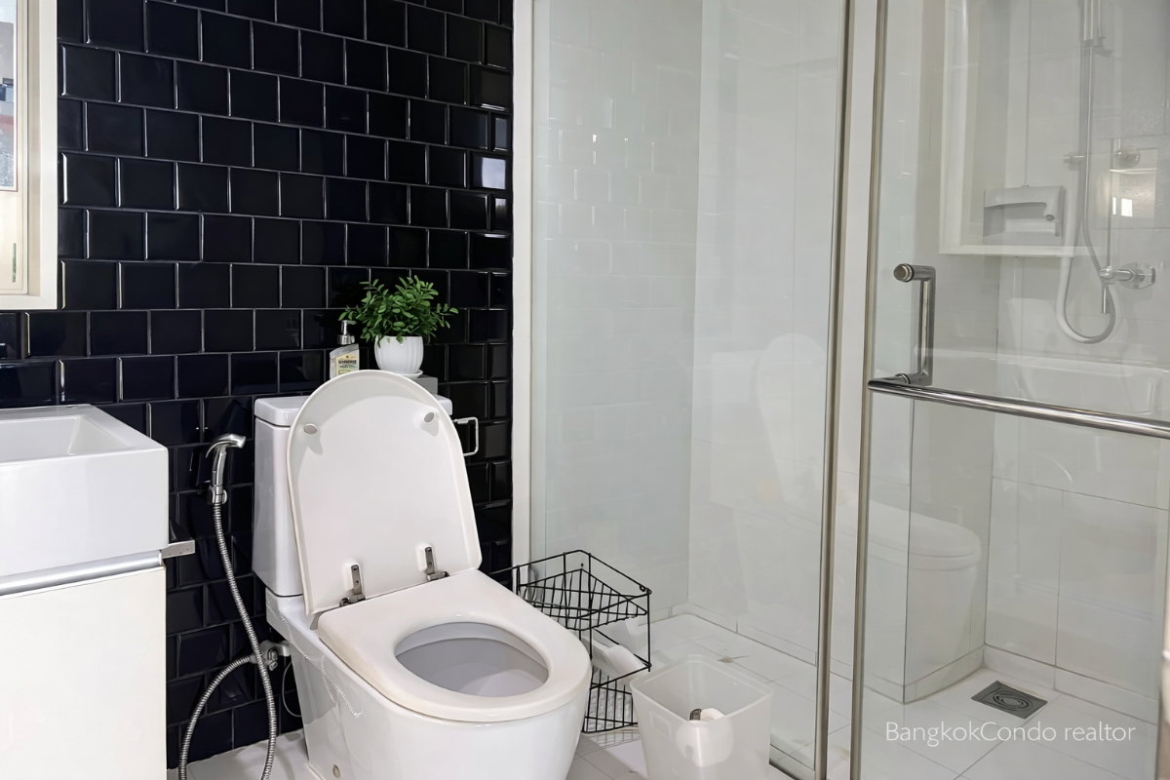 1-Bedroom Condo for Rent at The Room Sukhumvit 64 (43 sqm) — Bang Chak BTS