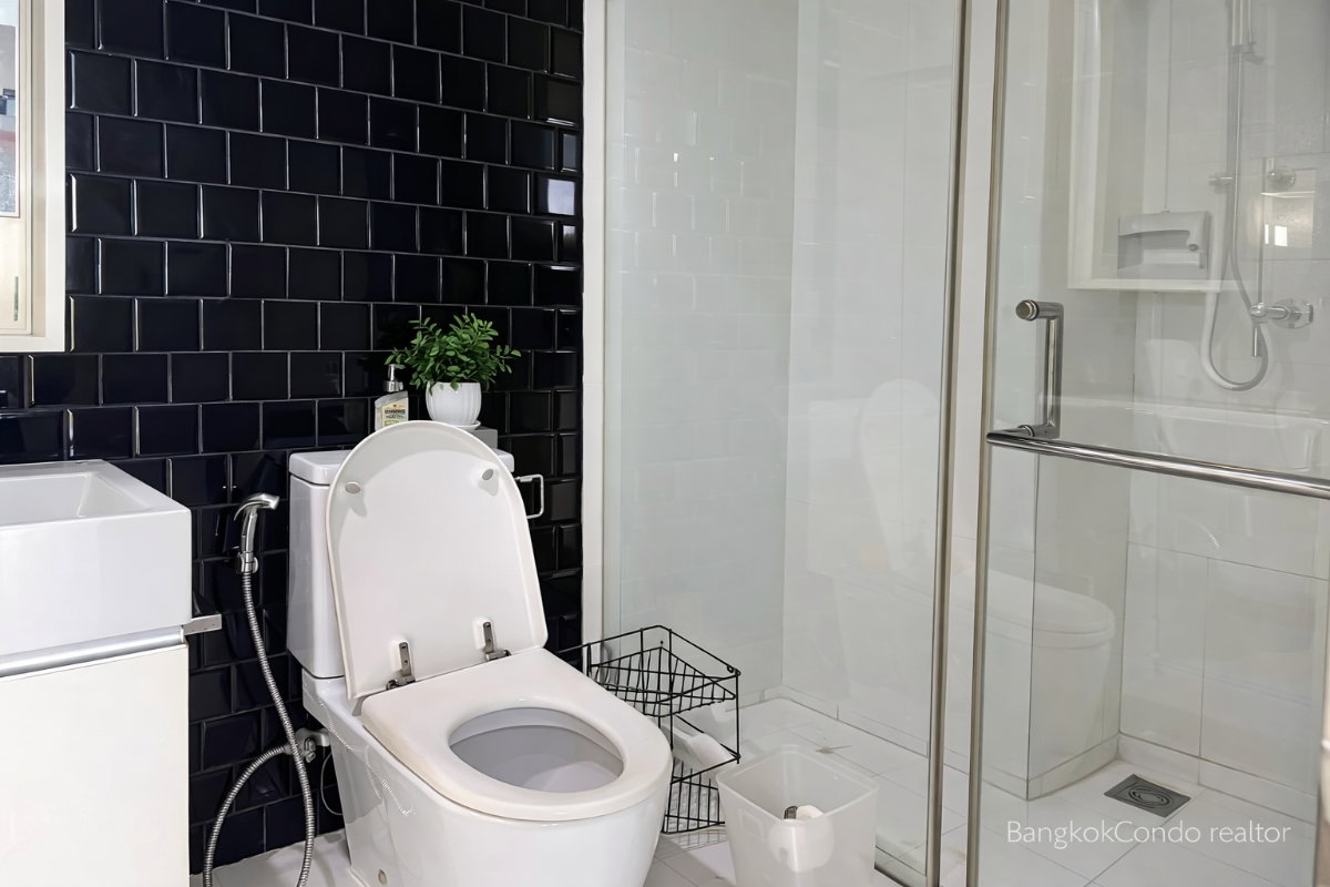 1-Bedroom Condo for Rent at The Room Sukhumvit 64 (43 sqm) — Bang Chak BTS