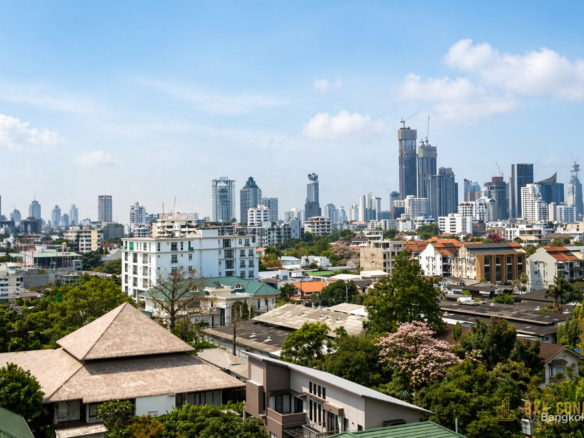 1-Bedroom Condo for Rent at Supalai Place Sukhumvit 39 (50 sqm) — Phrom Phong BTS
