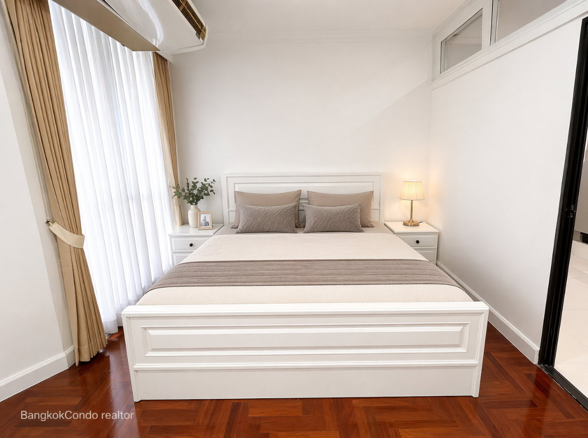 1-Bedroom Condo for Rent at Supalai Place Sukhumvit 39 (50 sqm) — Phrom Phong BTS