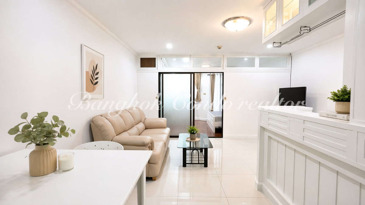 1-Bedroom Condo for Rent at Supalai Place Sukhumvit 39 (50 sqm) — Phrom Phong BTS