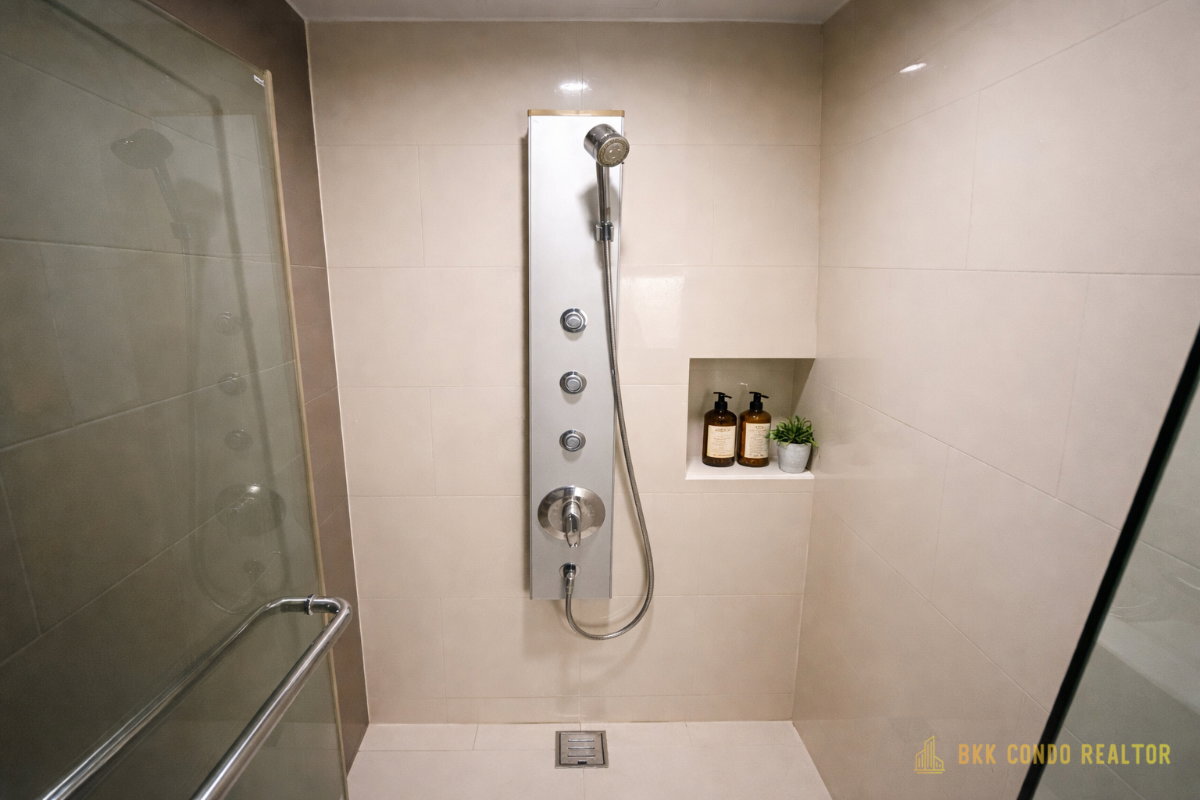 Duplex 1-Bedroom Condo for Rent at IDEO Morph 38 (36 sqm) — Thonglor BTS