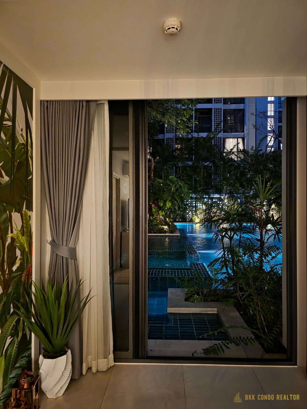 Pool Access 1-Bedroom Condo for Rent at Chambers On Nut Station (37 sqm) — On Nut BTS