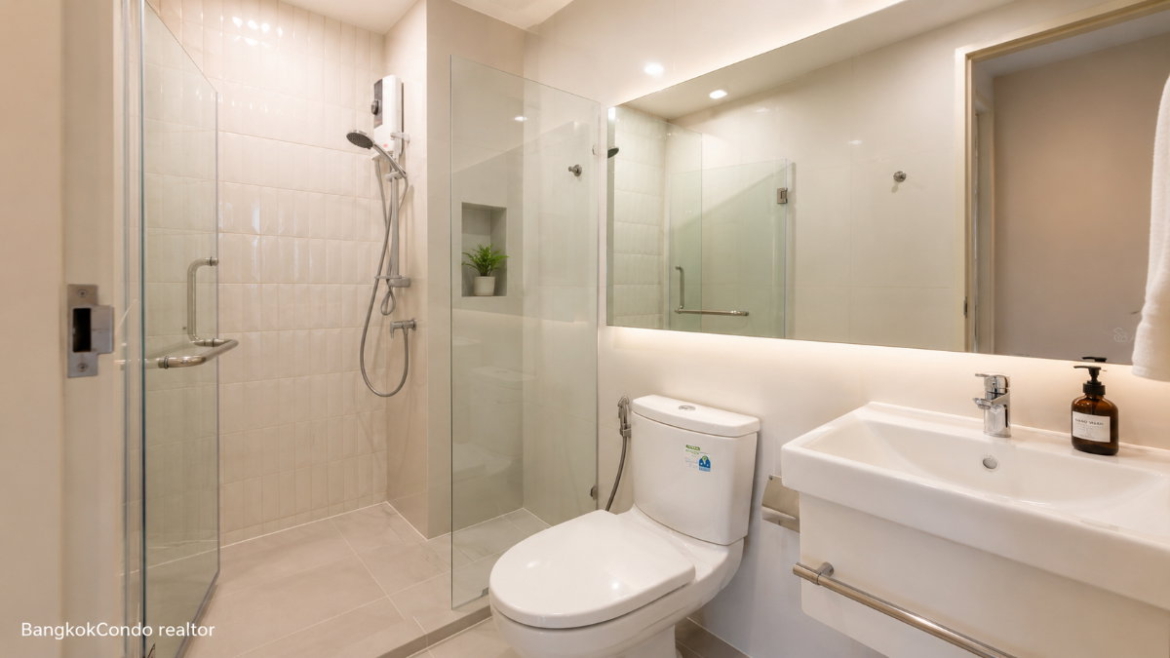 1-Bedroom Condo for Rent at Life Asoke (30 sqm) — Asoke MRT / Phetchaburi MRT