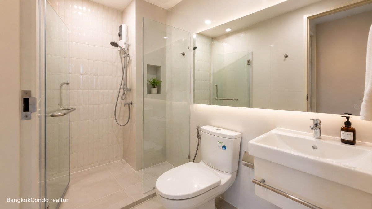 1-Bedroom Condo for Rent at Life Asoke (30 sqm) — Asoke MRT / Phetchaburi MRT