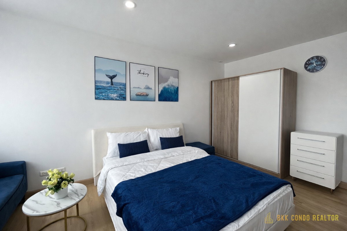 1-Bedroom Condo for Rent at Sukhumvit Plus (29 sqm) — Phra Khanong BTS