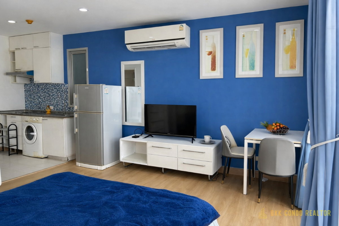 1-Bedroom Condo for Rent at Sukhumvit Plus (29 sqm) — Phra Khanong BTS