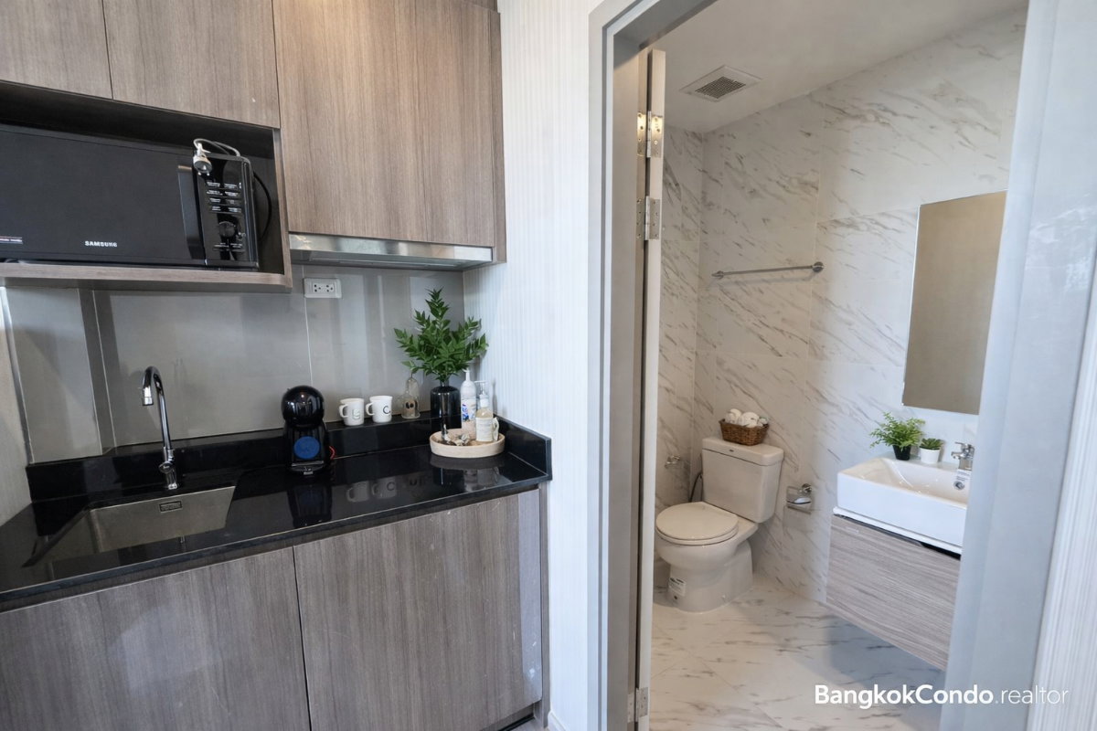 1-Bedroom Condo for Rent at IDEO Mobi Sukhumvit Eastpoint (27 sqm) — Bang Chak BTS