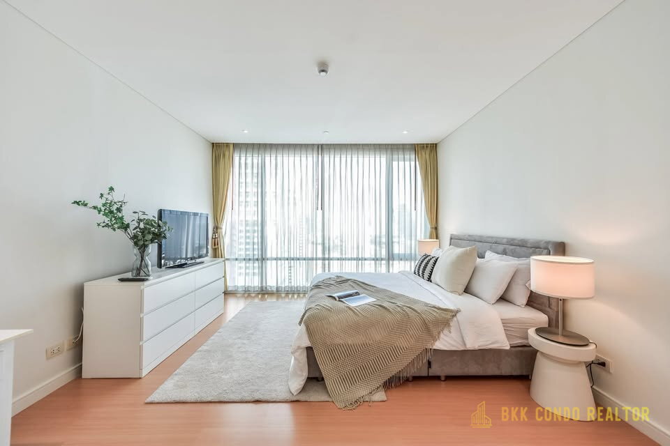 2-Bedroom Condo for Rent at Fullerton (95 sqm) — Ekkamai BTS