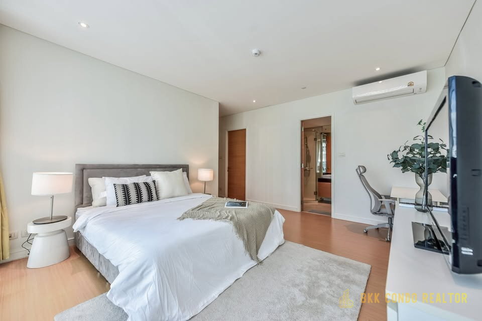 2-Bedroom Condo for Rent at Fullerton (95 sqm) — Ekkamai BTS