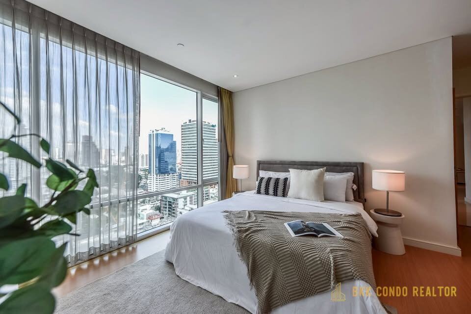 2-Bedroom Condo for Rent at Fullerton (95 sqm) — Ekkamai BTS