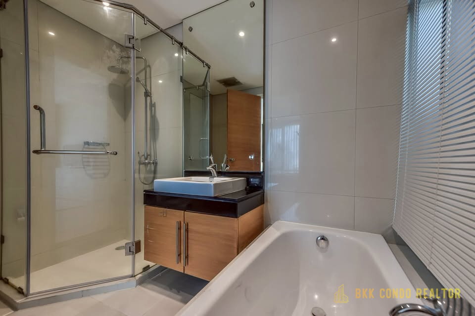 2-Bedroom Condo for Rent at Fullerton (95 sqm) — Ekkamai BTS