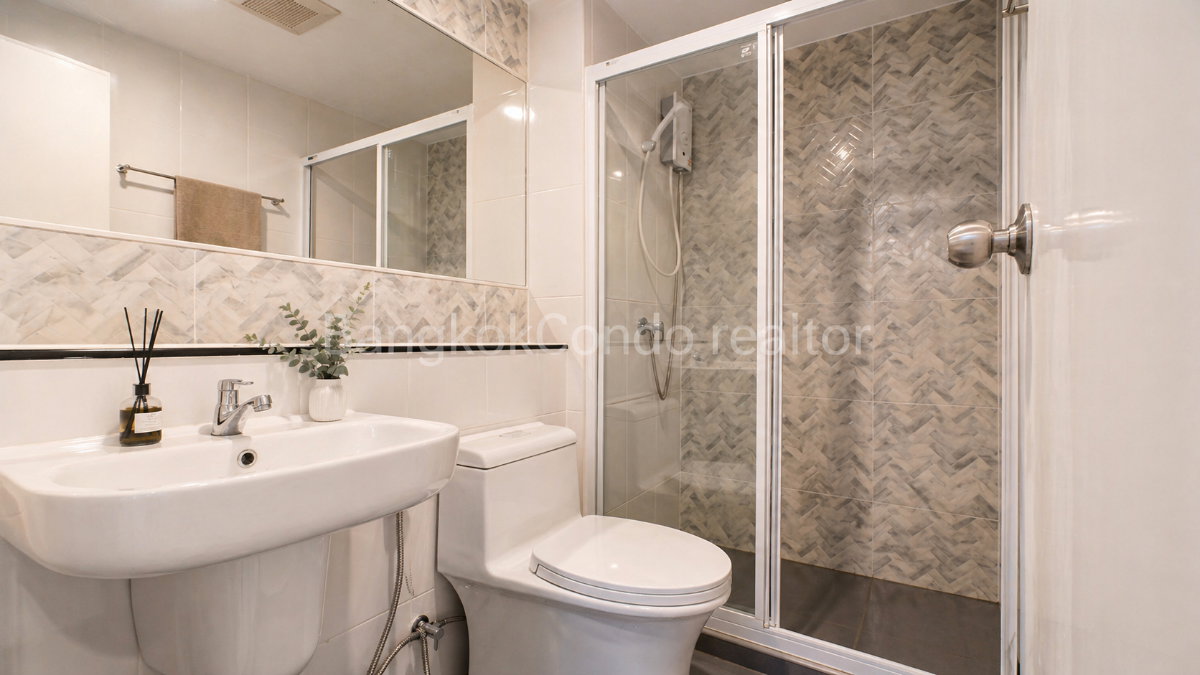 1-Bedroom Condo for Rent at Regent Home Bangna (28 sqm) — Bangna BTS