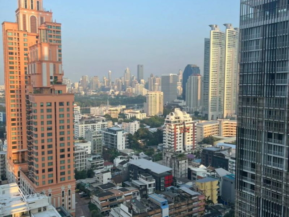 1-Bedroom Condo for Rent at Park 24 (40 sqm) — Phrom Phong BTS