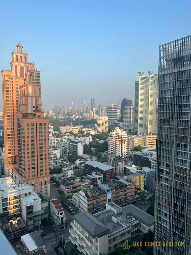 1-Bedroom Condo for Rent at Park 24 (40 sqm) — Phrom Phong BTS