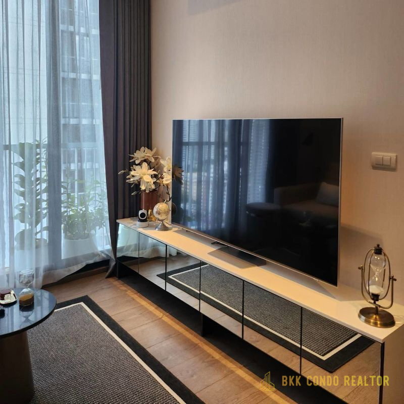 1-Bedroom Condo for Rent at Park 24 (40 sqm) — Phrom Phong BTS