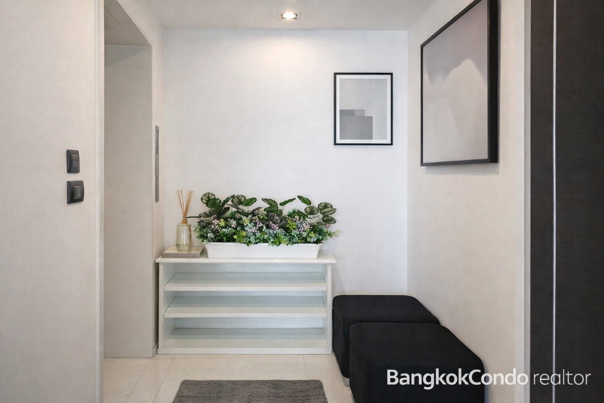 1-Bedroom Condo for Rent at The Bangkok Sathon (64 sqm) — Saint Louis BTS