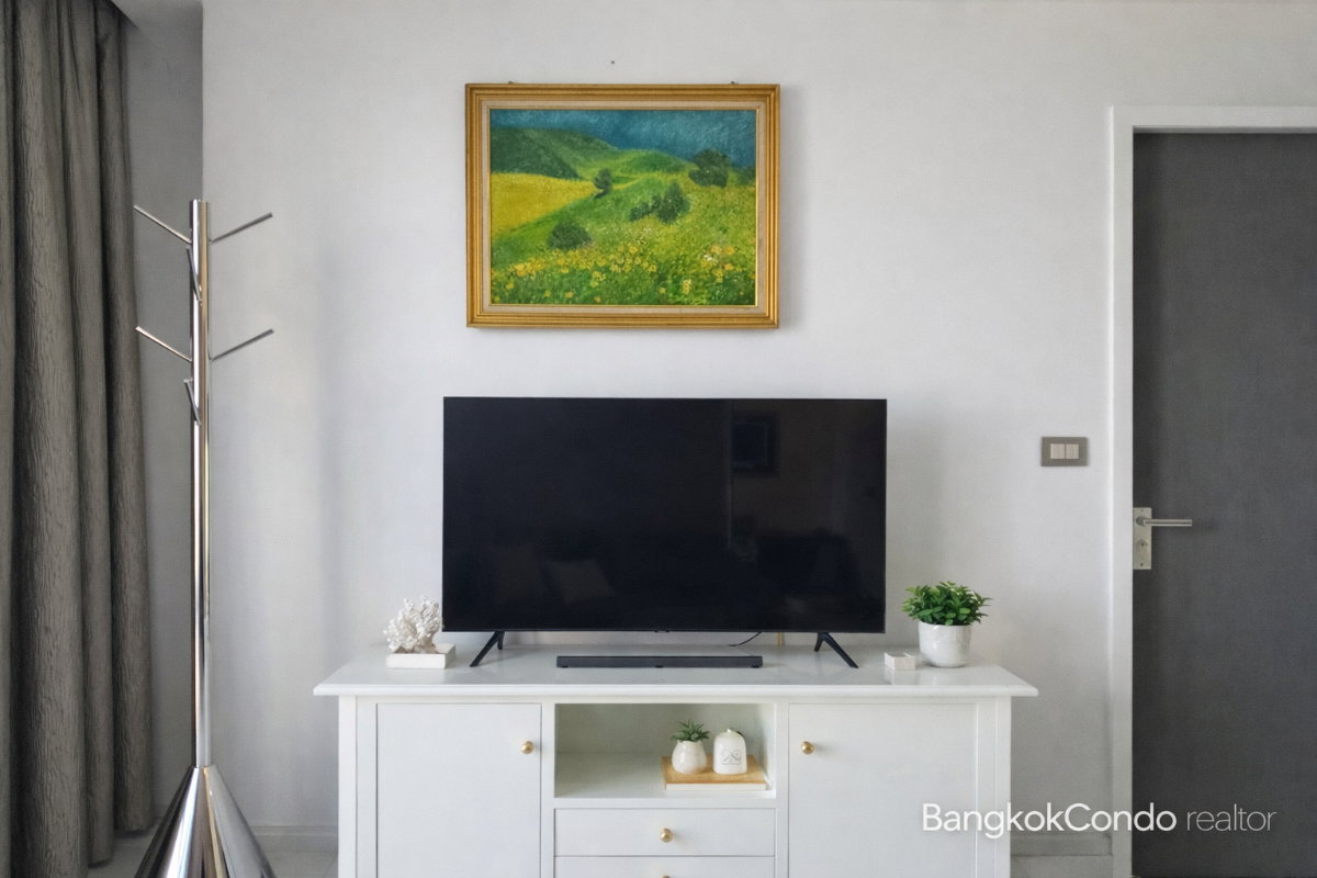 1-Bedroom Condo for Rent at The Bangkok Sathon (64 sqm) — Saint Louis BTS