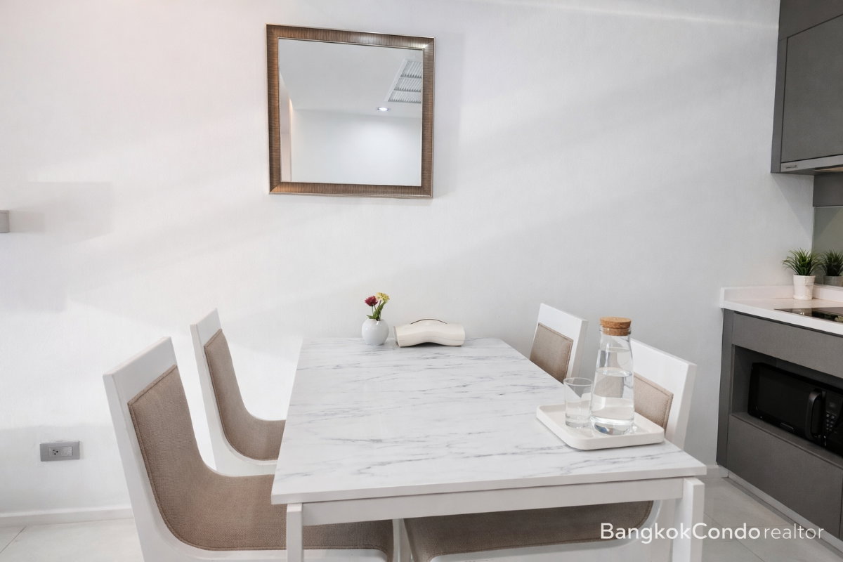 1-Bedroom Condo for Rent at The Bangkok Sathon (64 sqm) — Saint Louis BTS